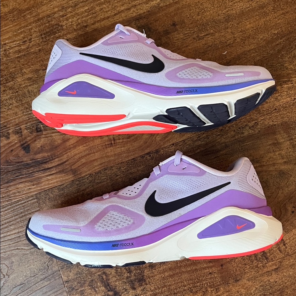 Like New Nike Run Structure 26 Running Shoes - Picture 7 of 12